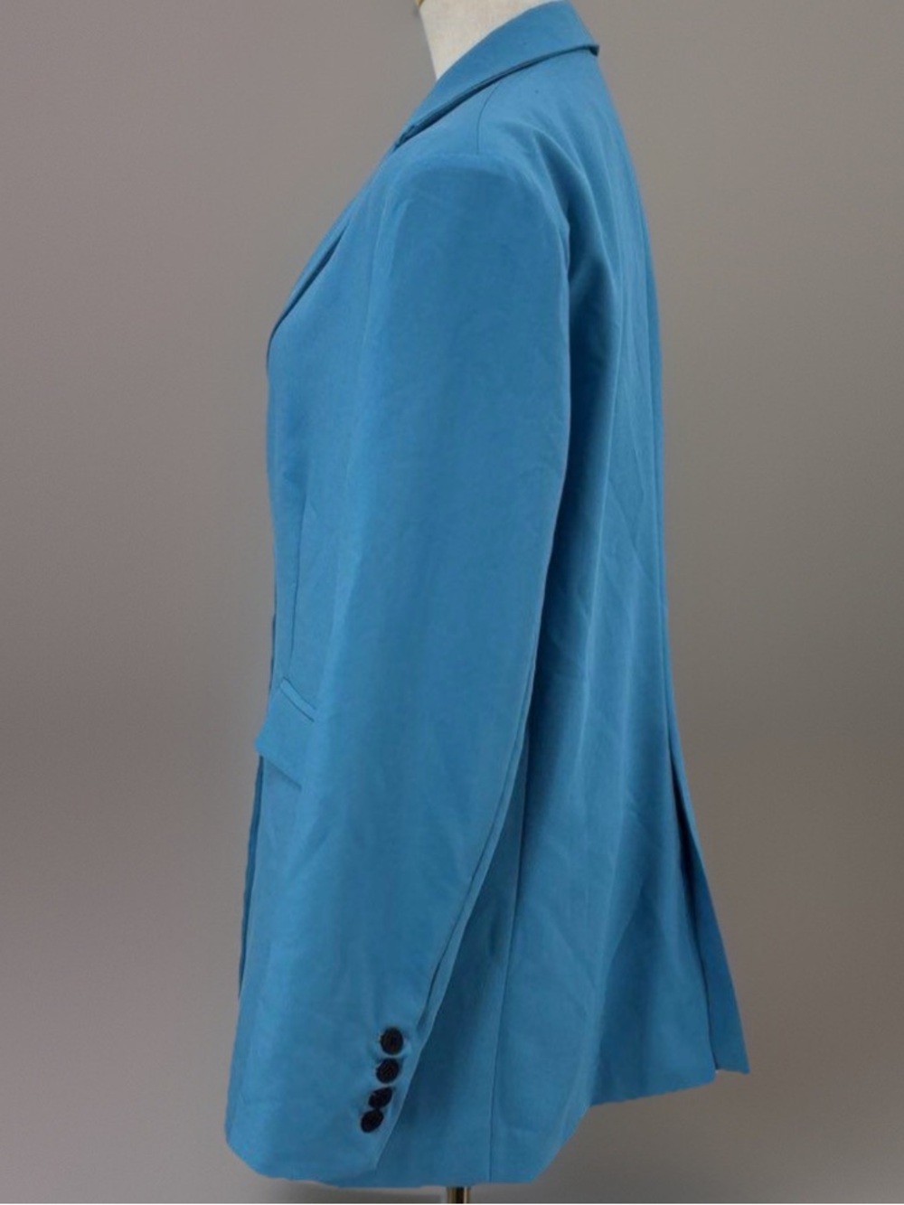 Deluc Women's Single-Button Notch Lapel Blazer in Sky Blue - Picture 4 of 9